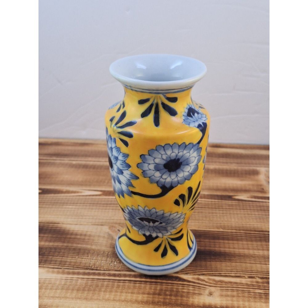 Stunning 1950's famille jaune Yellow Porcelain Vase with Blue‎ Chrysanthemums 6"